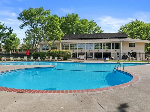 10840 Rockford Rd APT 212, Plymouth, MN 55442