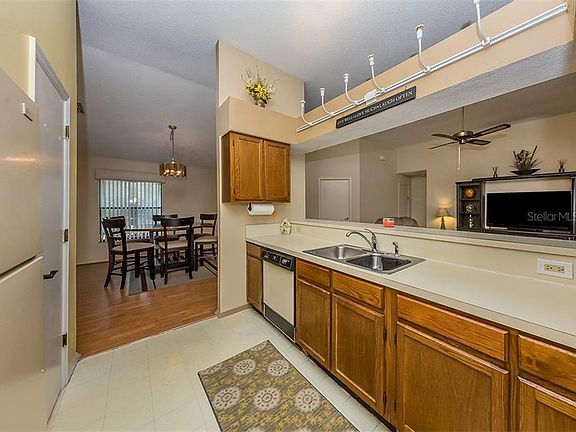 5th image of 3267 Meadow Run Dr