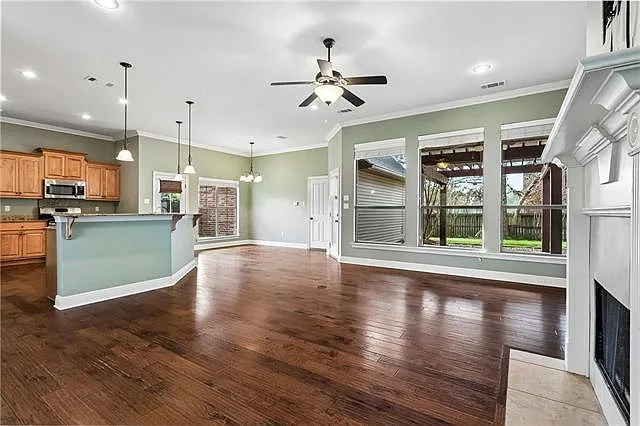 113 Autumn Creek Dr — Photo 2