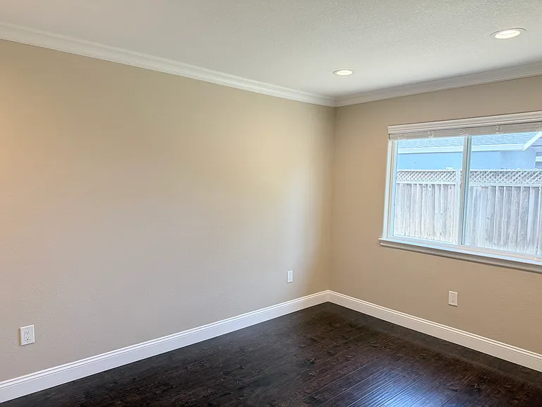 1532 Santa Monica Ave — Photo 10