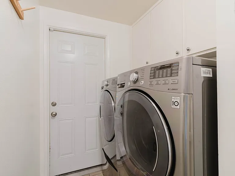 906 Whitehaven Ter — Photo 35