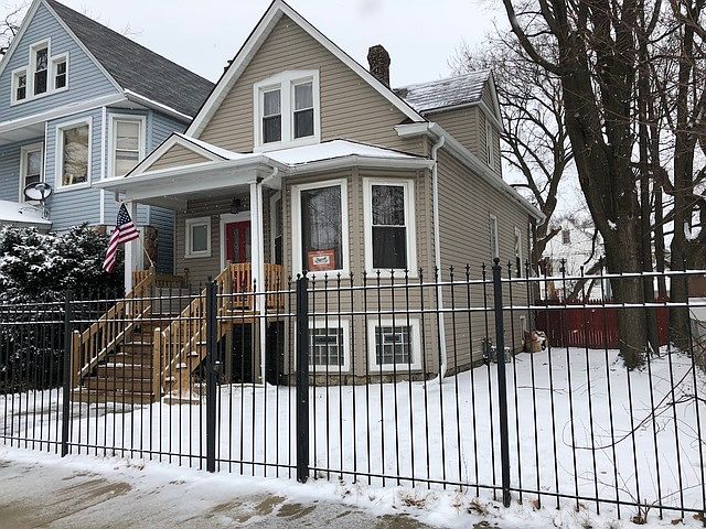 1st image of 945 N Waller Ave