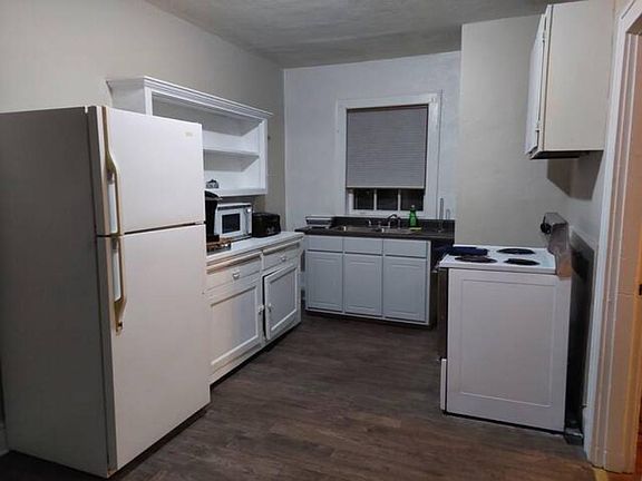 3rd image of 943 Starling Ave #B2
