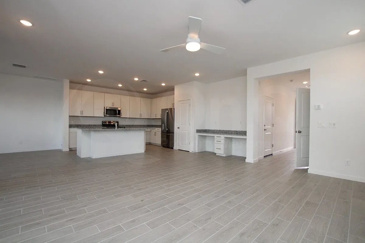 3 bed, 2.5 bath, 1986 sqft, $2,399 — Photo 4