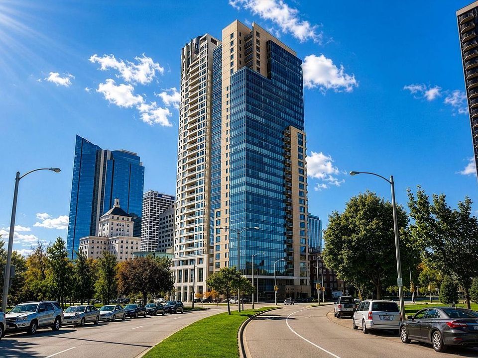 1st image of 923 E Kilbourn AVENUE #1502
