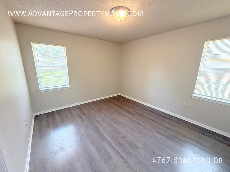 4767 Bradford Dr — Photo 22