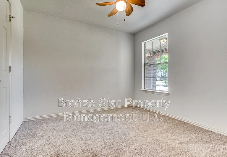 722 Seneca Dr — Photo 12