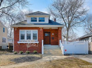 688 Pleasant Ave, Glen Ellyn, IL 60137