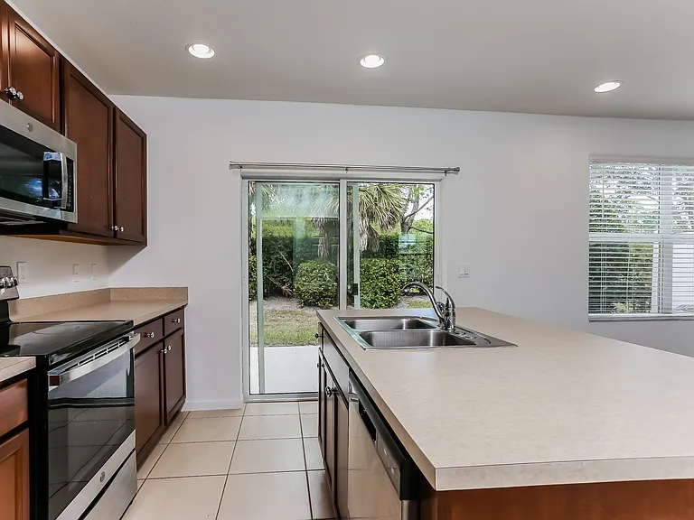 2911 NW Treviso Cir — Photo 8