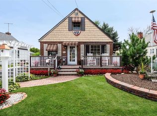 11 Marvin Ave, Hicksville, NY 11801