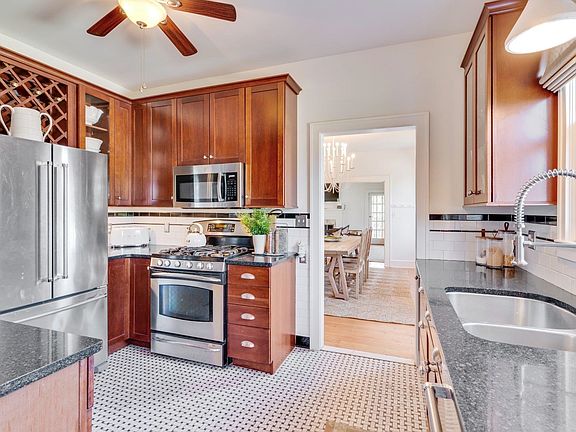 3rd image of 1620 Golf Terrace Dr