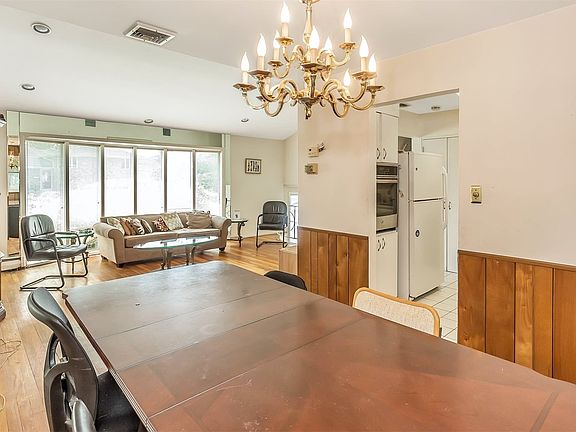 4th image of 35 Fair Ln
