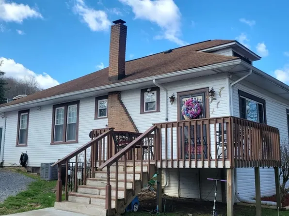 81 Wall St, Flemington, WV 26347