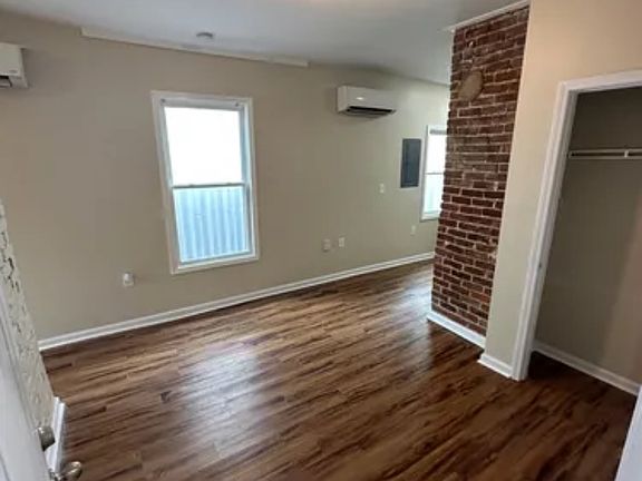 3rd image of 531 W 5th St #202