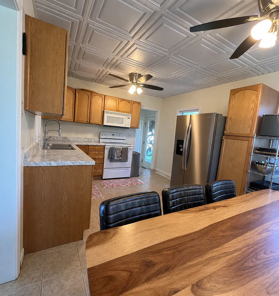 4 bed, 1872 sqft, $2,200 — Photo 4