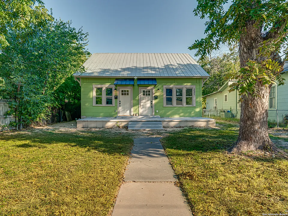 231 Chicago Blvd