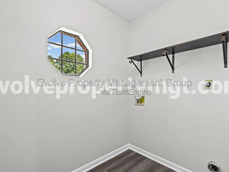 8363 Creek Front Dr — Photo 19