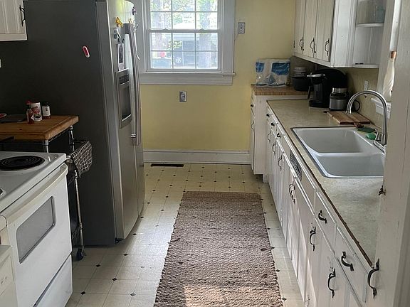 3rd image of 1701 S Elm St