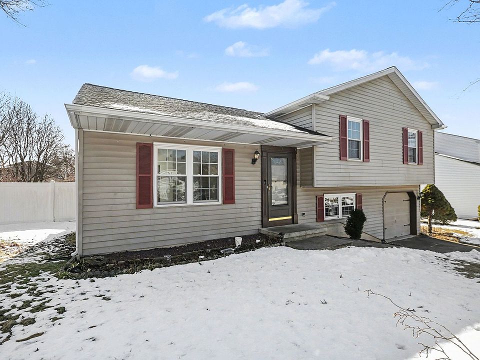 1st image of 2109 Highland Ct