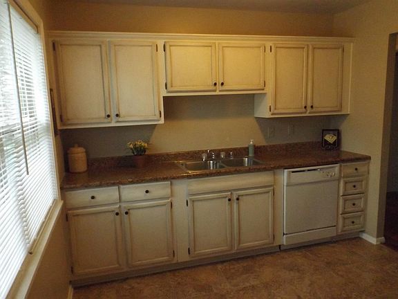 5th image of 110 Saint Jude Cir