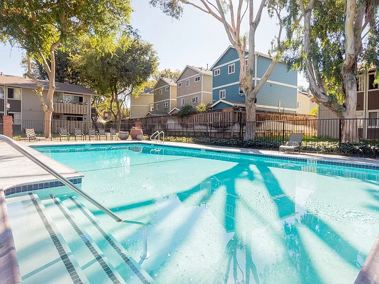 Almaden Terrace — Photo 3
