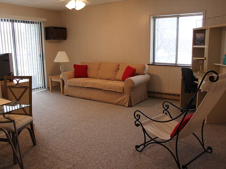 Crestview Apartments — Photo 25