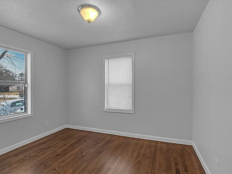 1439 N Olympia Ave — Photo 23
