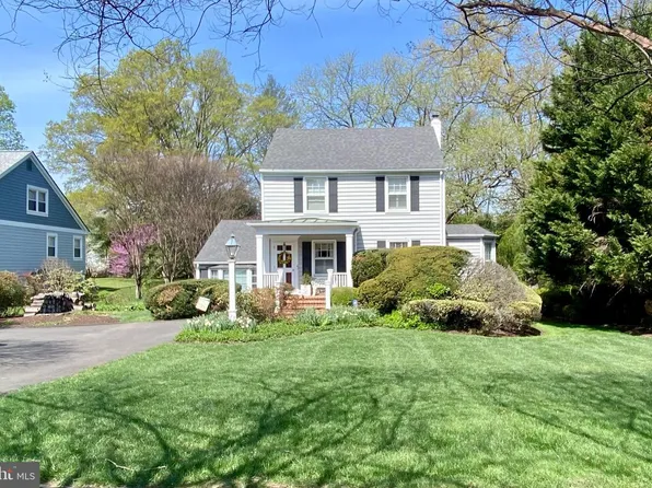 424 Creek Crossing Rd NE, Vienna, VA 22180