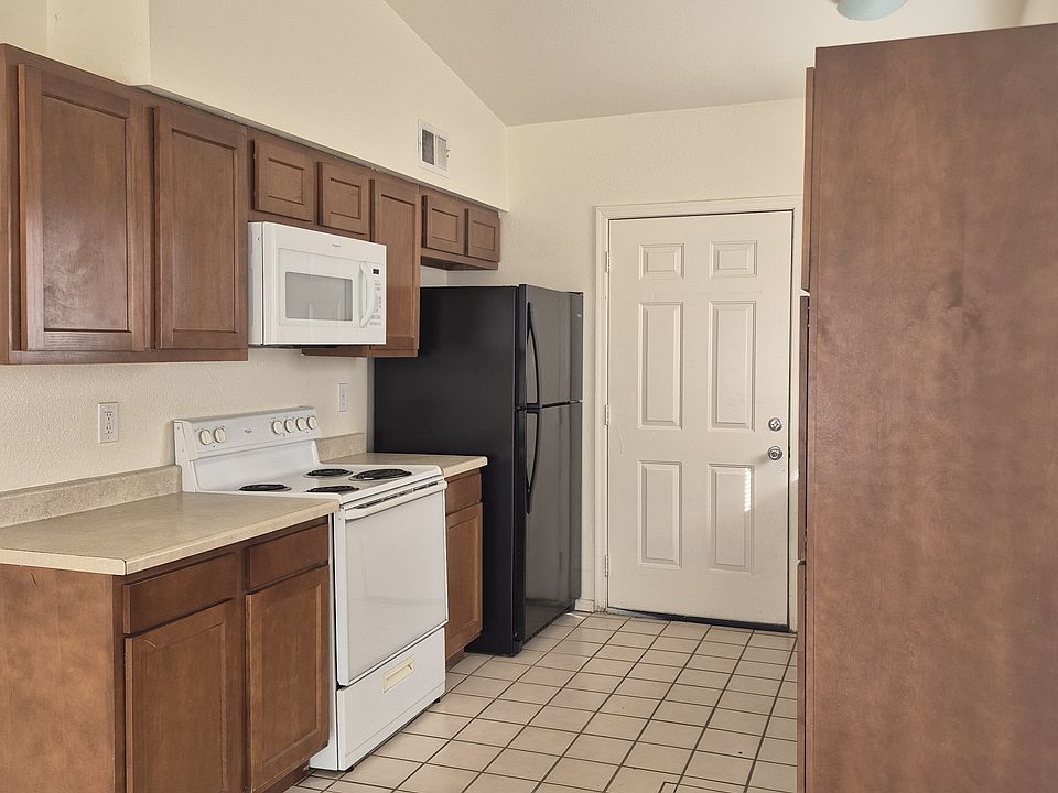 1st image of 757 W 41st St