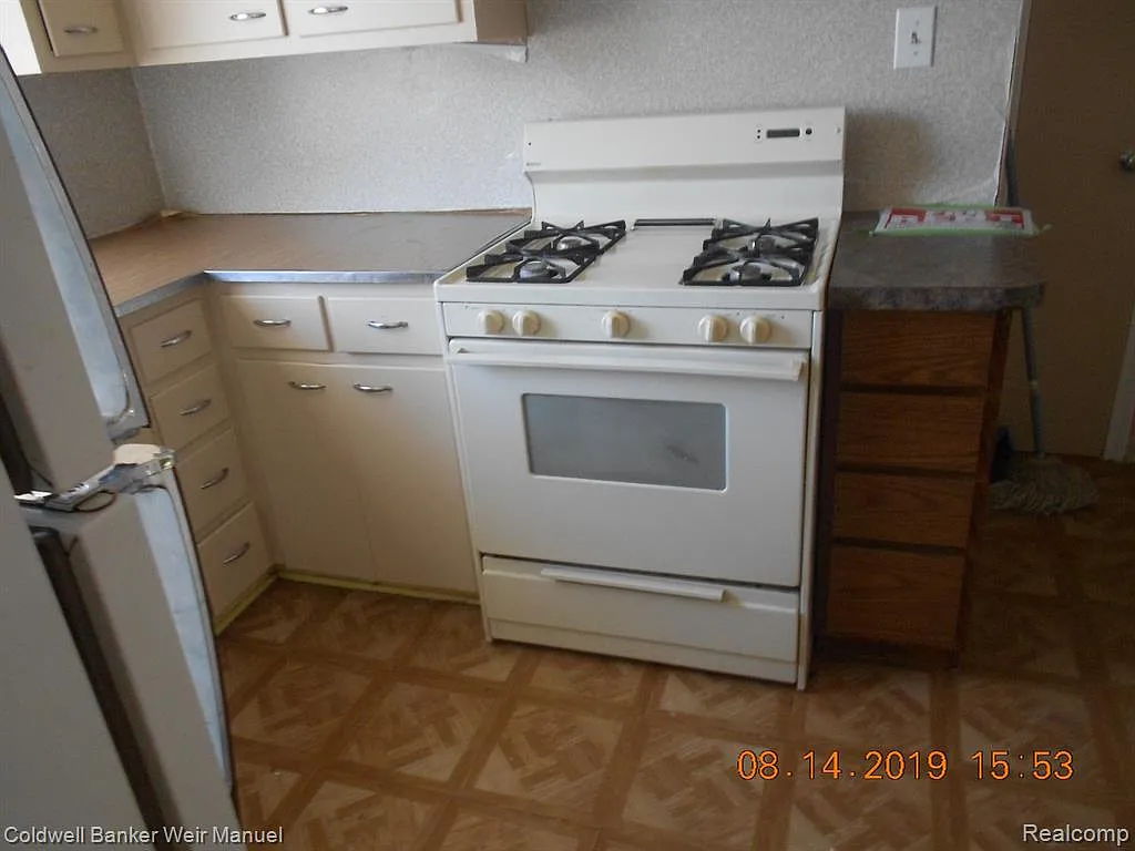 3 bed, 997 sqft, $1,275 — Photo 2
