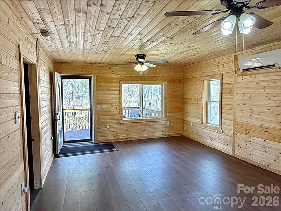 5th image of 55 Summit View Dr