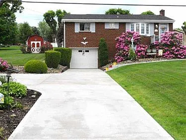 2980 S Park Ave photo 1