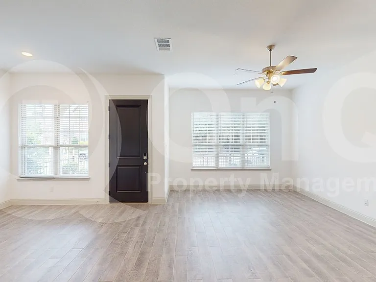 6242 Blythe Dr — Photo 4