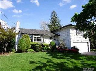 7 Cambridge Dr, Massapequa, NY 11758
