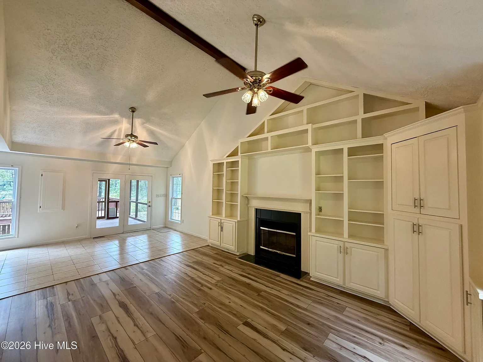 3 bed, 2.5 bath, 1900 sqft, $1,800 — Photo 4