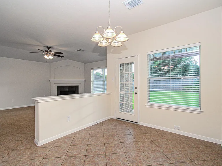 1904 Roaring Springs Ct — Photo 10