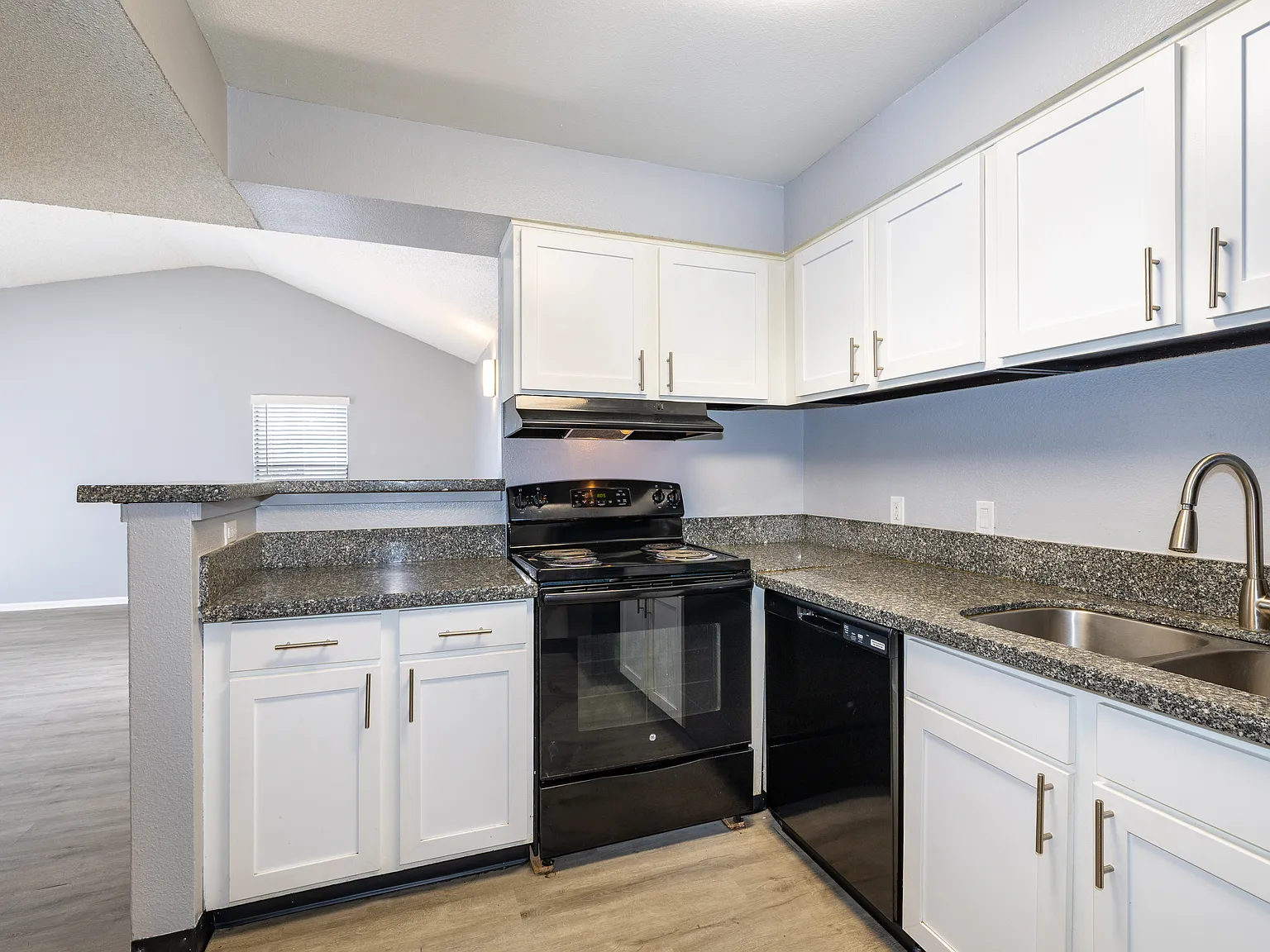 Parkside Apartments — Photo 3