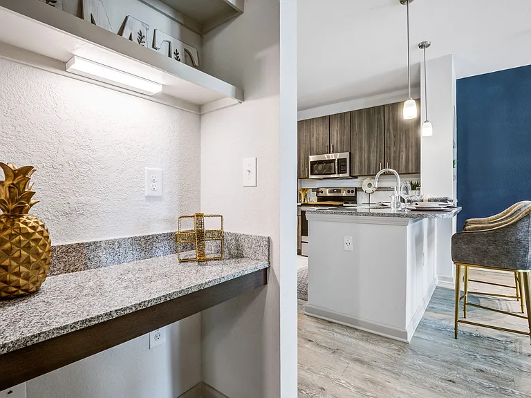 IMT Edgewater — Photo 10