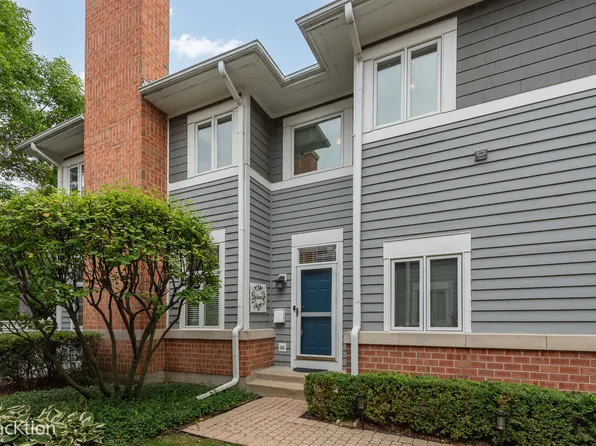 4 Mashie Ct, Woodridge, IL 60517