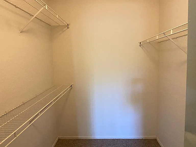 Pointe Vista Apartments — Photo 25