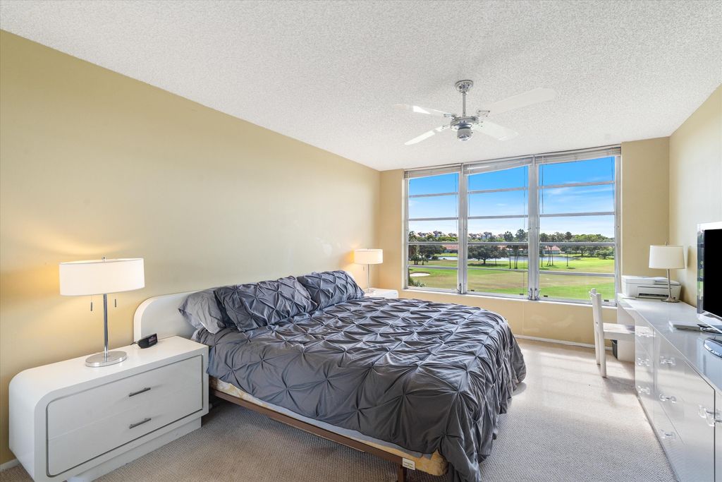 3980 Oaks Clubhouse Drive #411, photo 5