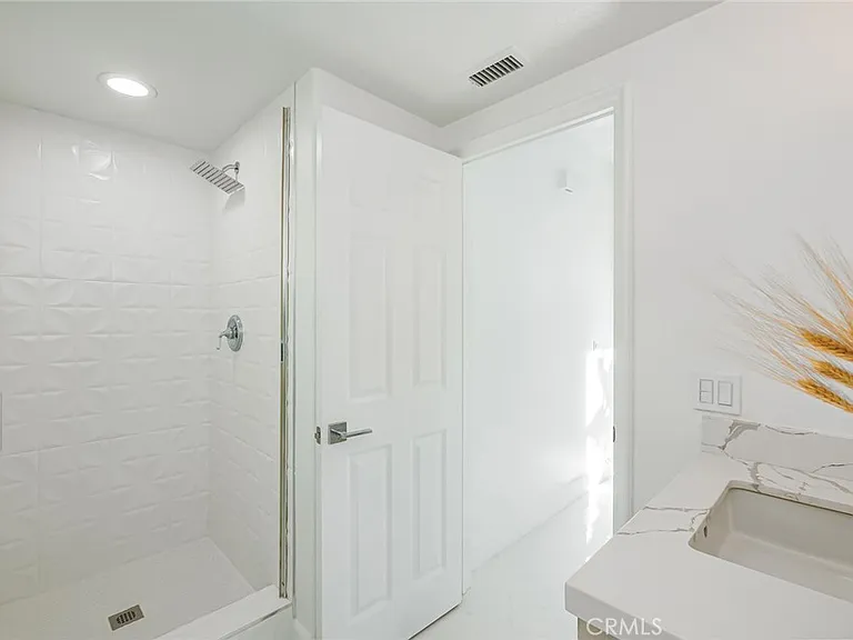 3 Oroville — Photo 18