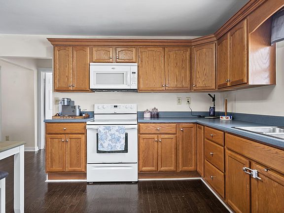 3rd image of 5055 Old Georgetown Trl NW #5