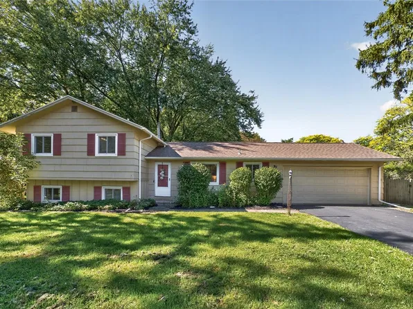 97 Fox Chapel Rd, Henrietta, NY 14467
