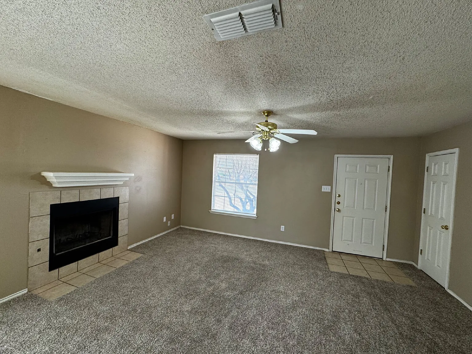 2 bed, 2.0 bath, 1150 sqft, $1,000 — Photo 2