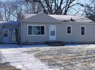 816 Cedar Bend St, Waterloo, IA 50703