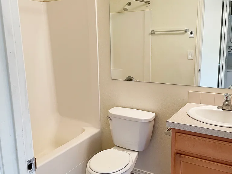 422 NE Maiden Ln #8 — Photo 10