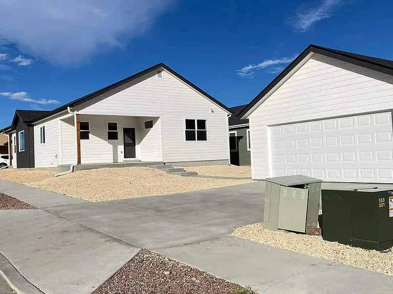 10717 Engelmann Ave — Photo 1