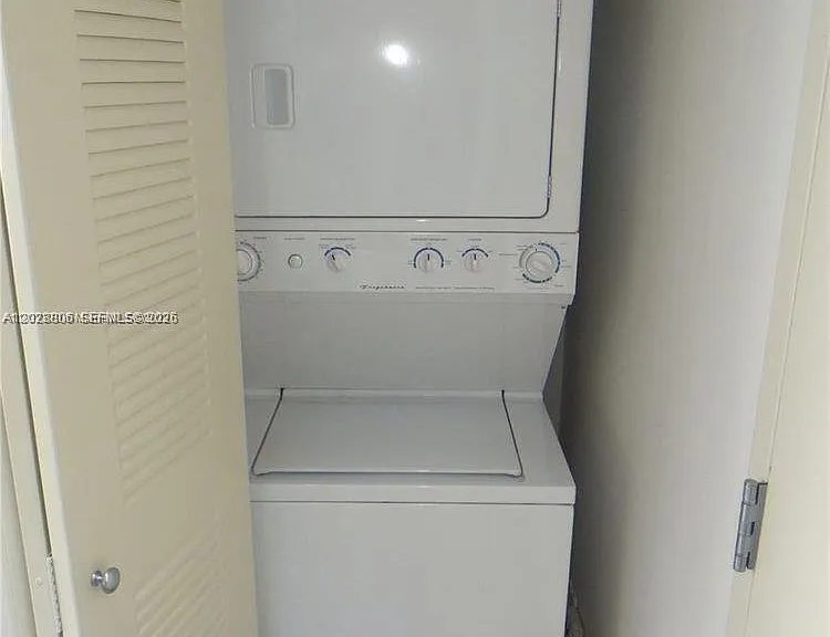 111 E Flagler St #402 — Photo 3