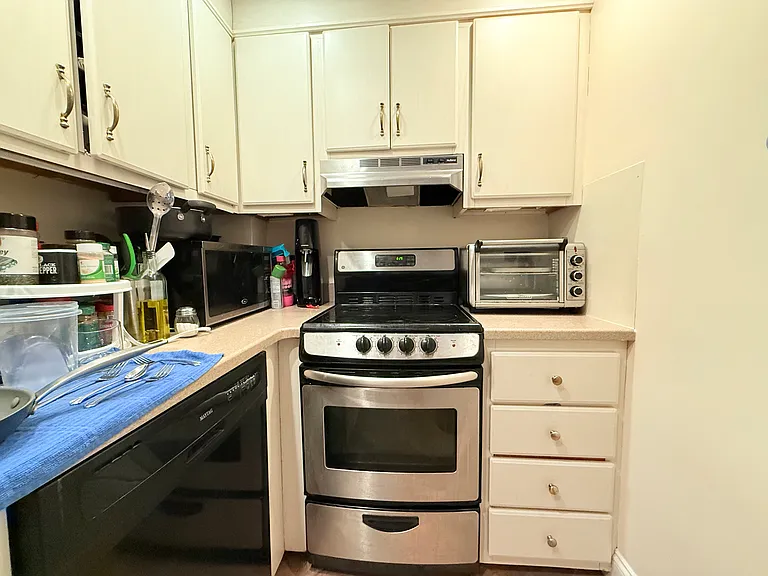 269 Harvard St #20 — Photo 4